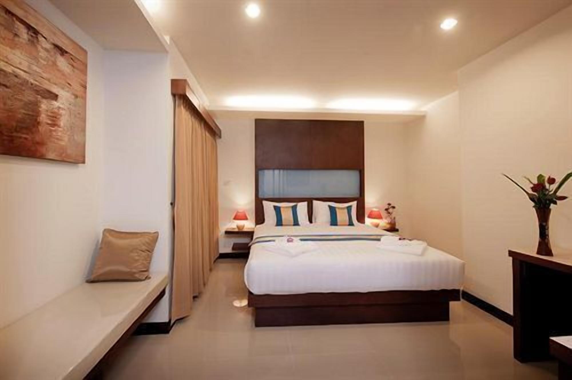 Hotel Tuana Blue Sky Patong Extérieur photo