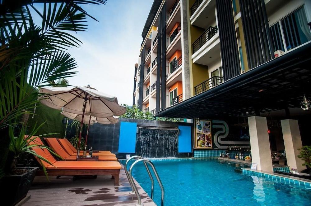 Hotel Tuana Blue Sky Patong Extérieur photo