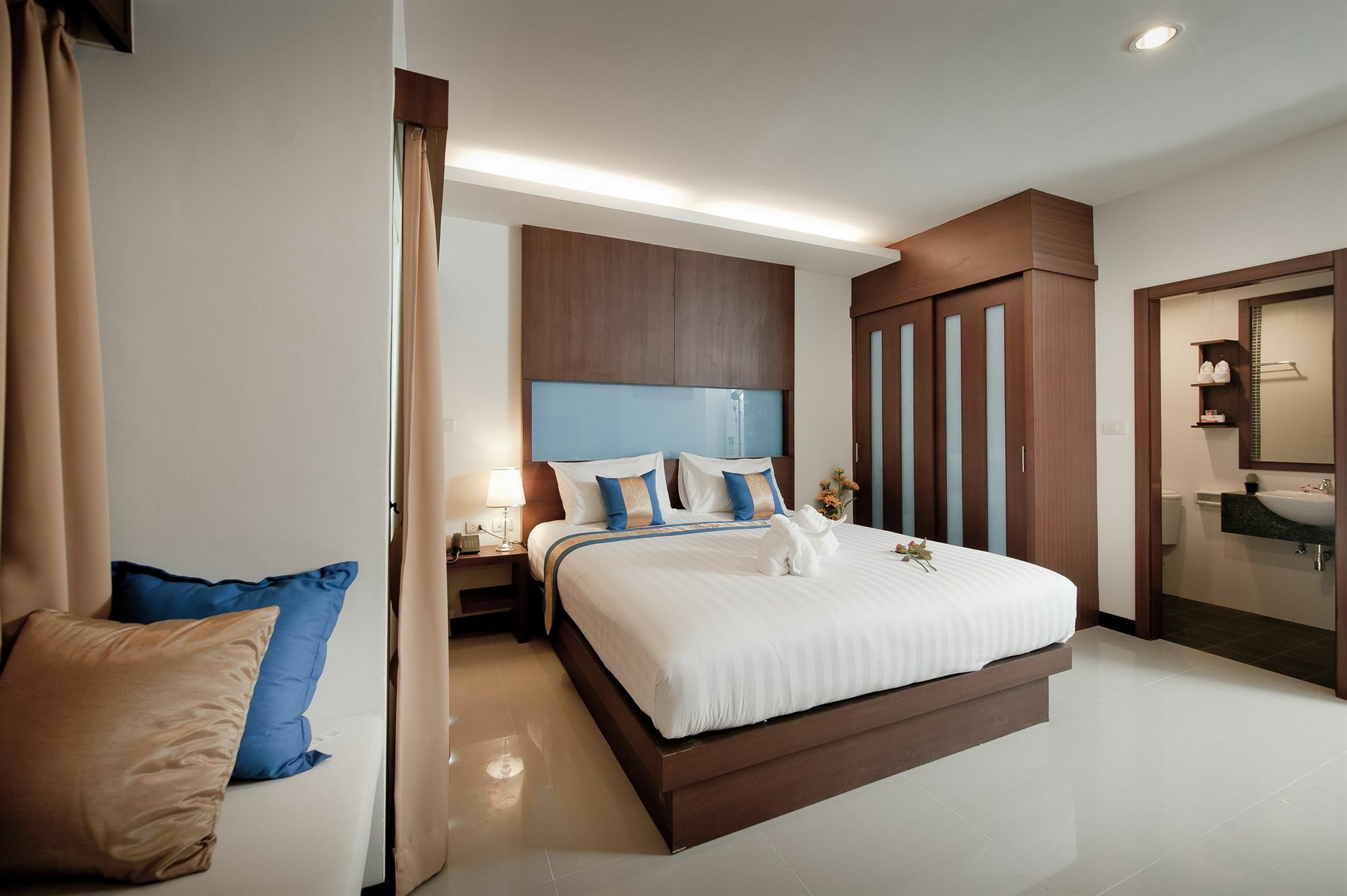Hotel Tuana Blue Sky Patong Extérieur photo