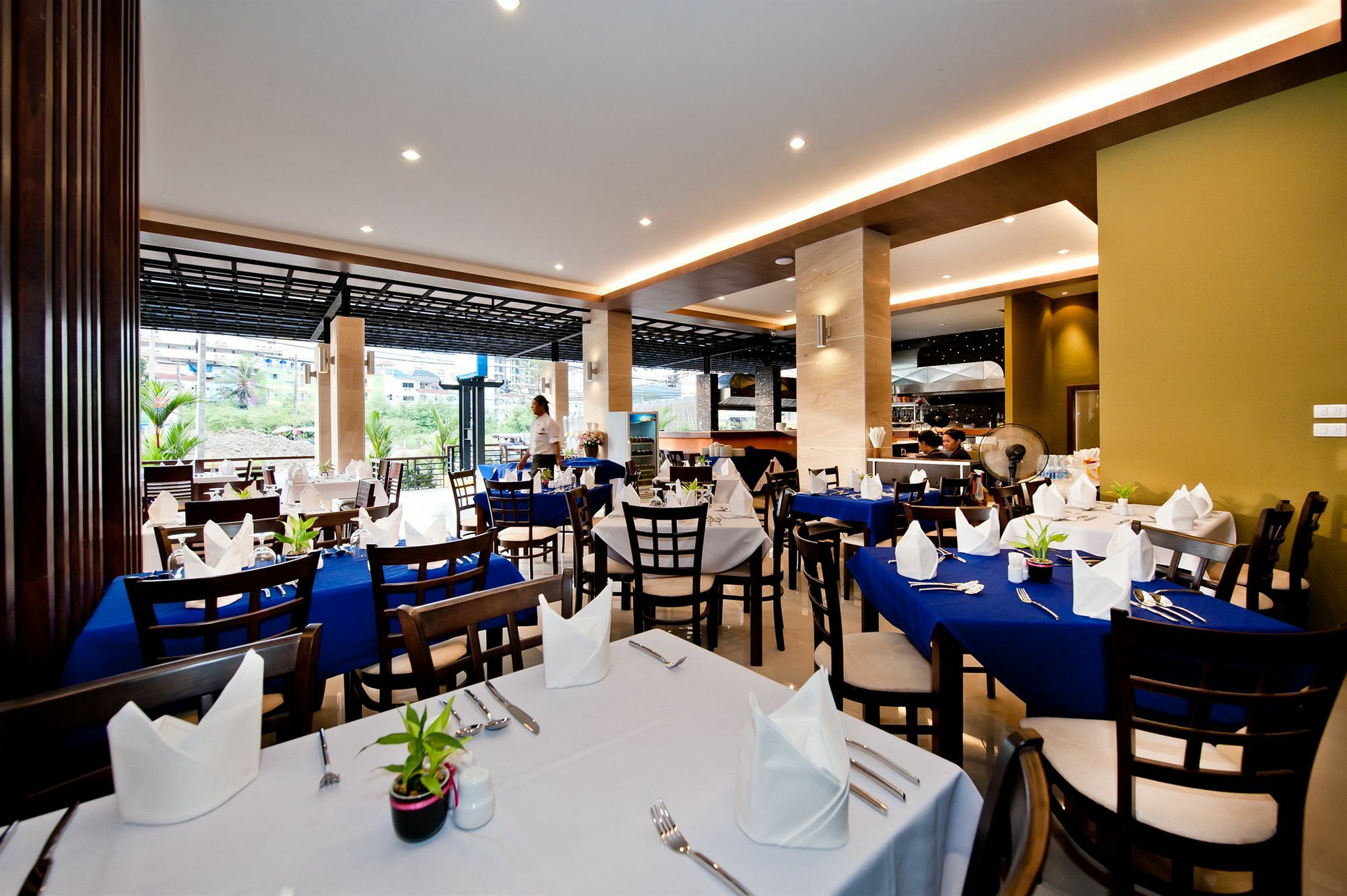 Hotel Tuana Blue Sky Patong Extérieur photo